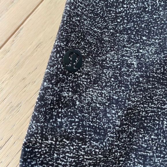 Lululemon Keep It Classic Crop White Noise Performance Technical Pants - Size 6 - Picture 4 of 6